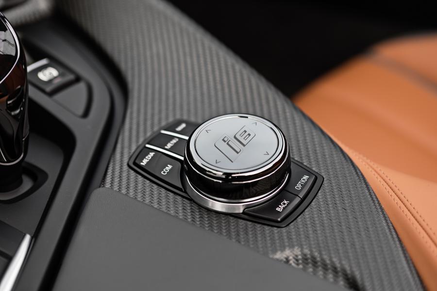 Детали интерьера BMW i8 Roadster (I15) 2018 года  (WW) (фото 91 из 198)